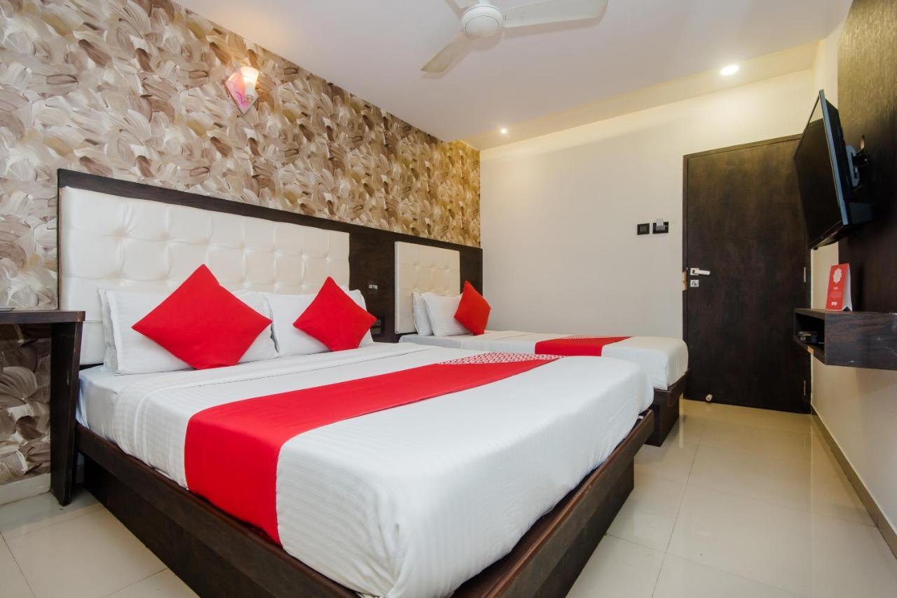 Oyo 6719 Atlas Grand Hotel Мумбай Екстериор снимка