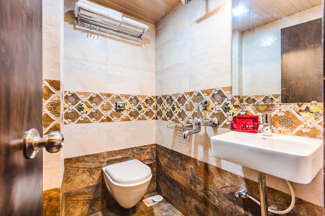Oyo 6719 Atlas Grand Hotel Мумбай Екстериор снимка