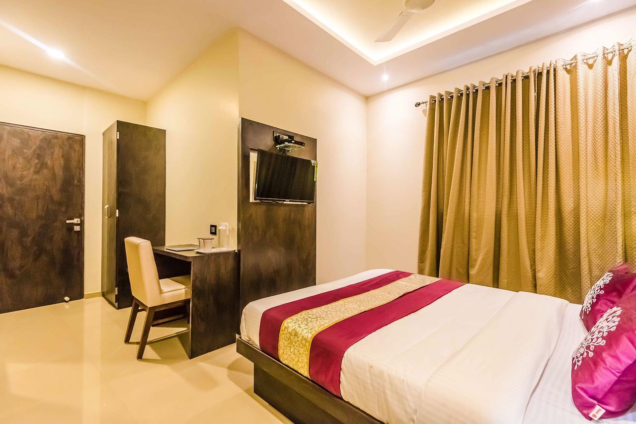 Oyo 6719 Atlas Grand Hotel Мумбай Екстериор снимка