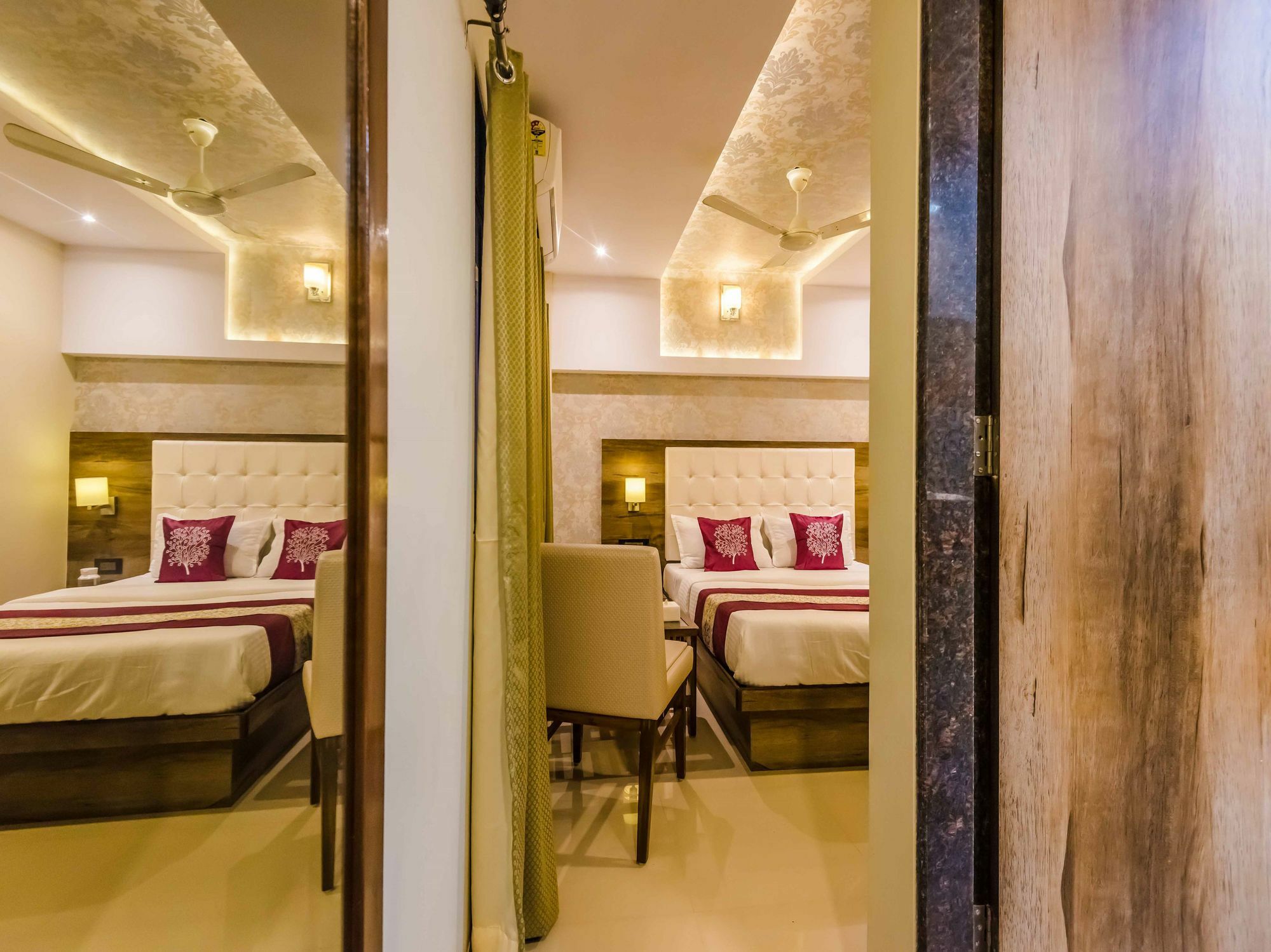 Oyo 6719 Atlas Grand Hotel Мумбай Екстериор снимка